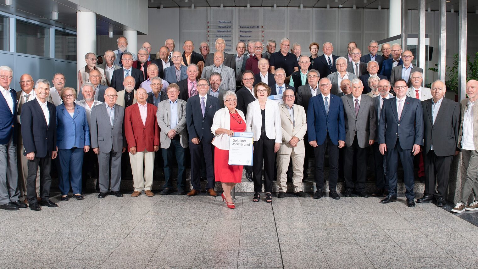 Gruppenbild der Jubilare aus dem Rhein-Neckar-Kreis, die 2022 ihre goldene Meisterschaft mit 50 Jahren Handwerksmeister feiern